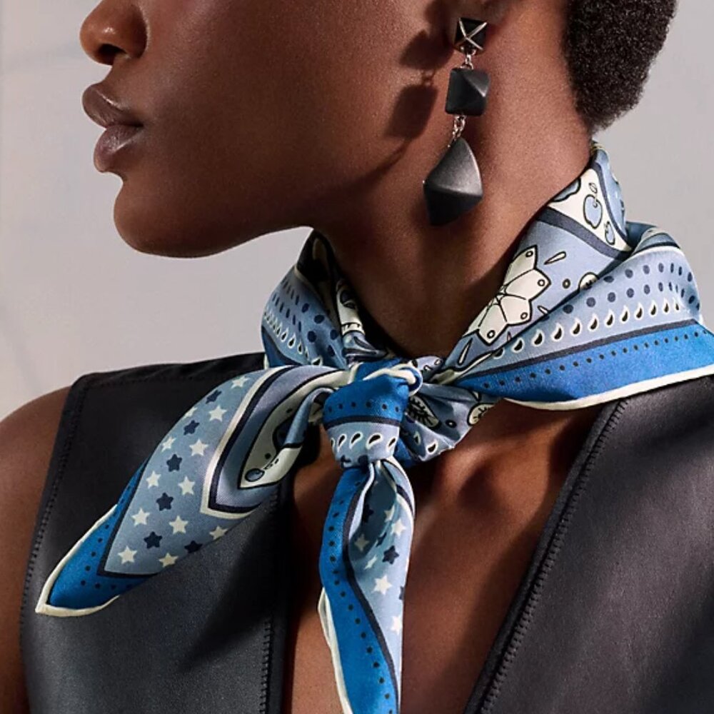 Hermes Bleu Jean, Marine, & Blanc Le Rodeo Des Fruits Silk Bandana 55 - Picture 2 of 10